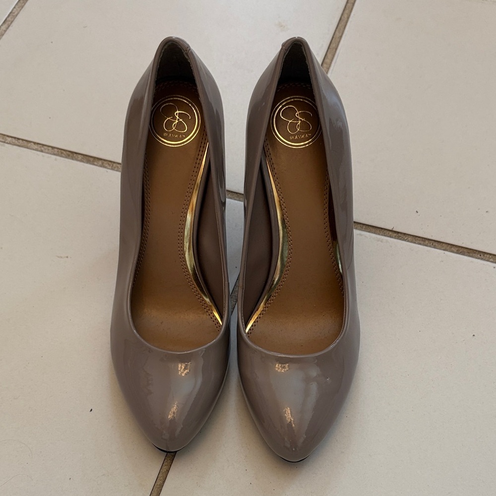 Jessica Simpson Glossy Gray Heels